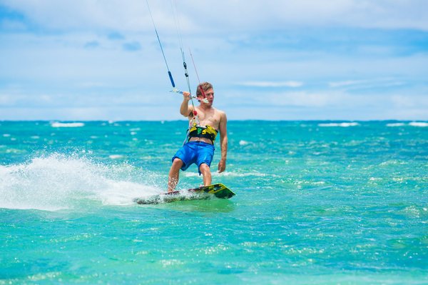 Où trouver les meilleures plages pour le kite surf à Zanzibar, Tanzanie?